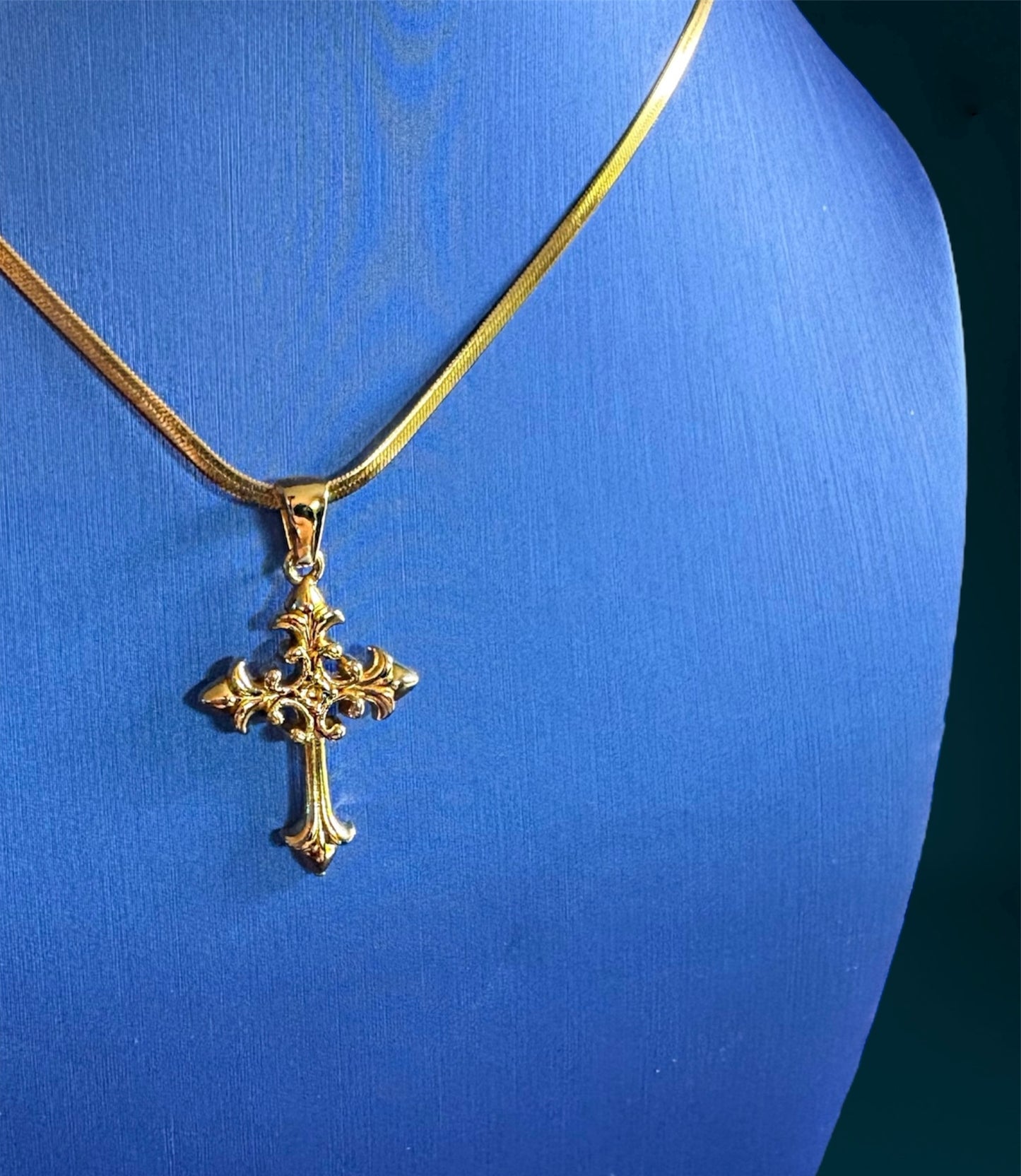 Cruz de Jesus necklace